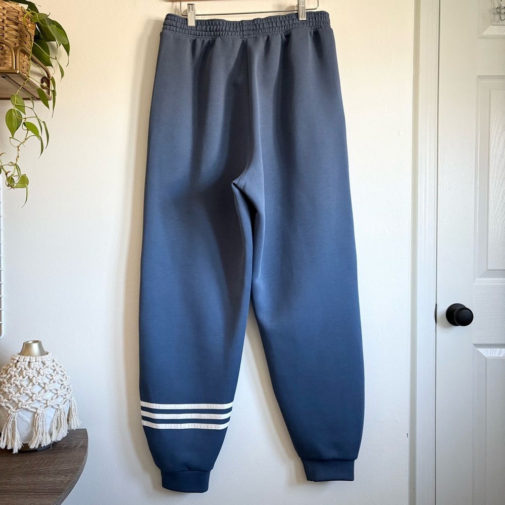 Adidas Originals Neuclassics Sweat Pants & Track Top Set in Blue - Picture 10 of 11